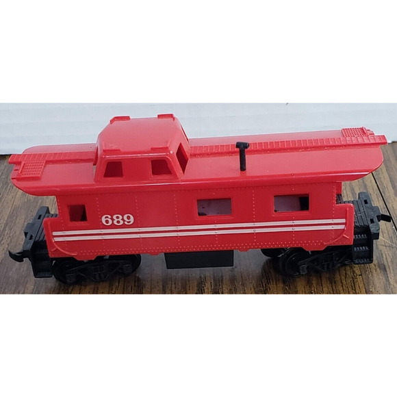 TYCO HO Scale Red White Striped Caboose 689 - Picture 3 of 8